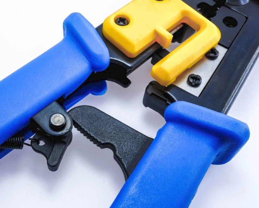 Pince et Connecteur Réseau RJ45 et RJ11 pour tester et Sertir.
